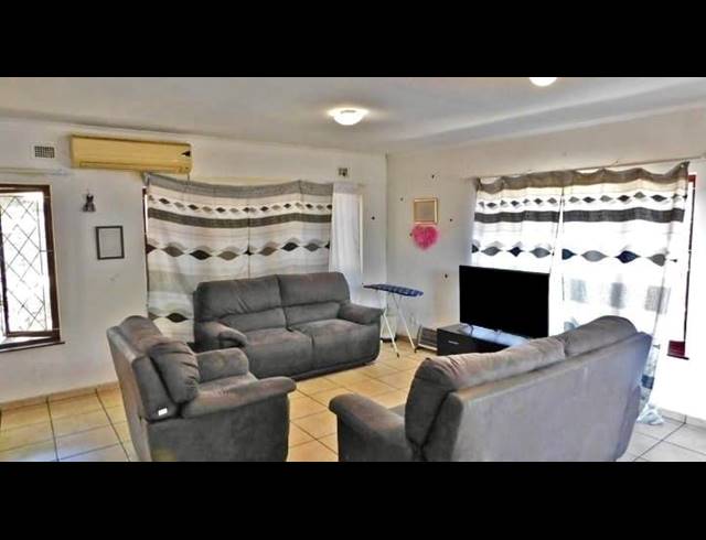 3 BEDROOM HOUSE FOR SALE IN ILLOVO GLEN